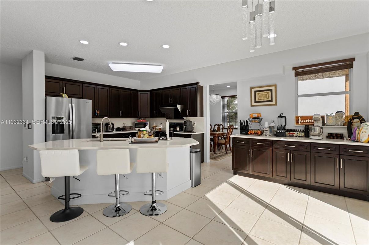 Dining room, Interior, Kitchen, Pendant Lights, Recessed Lighting, Stainless Steel Appliances