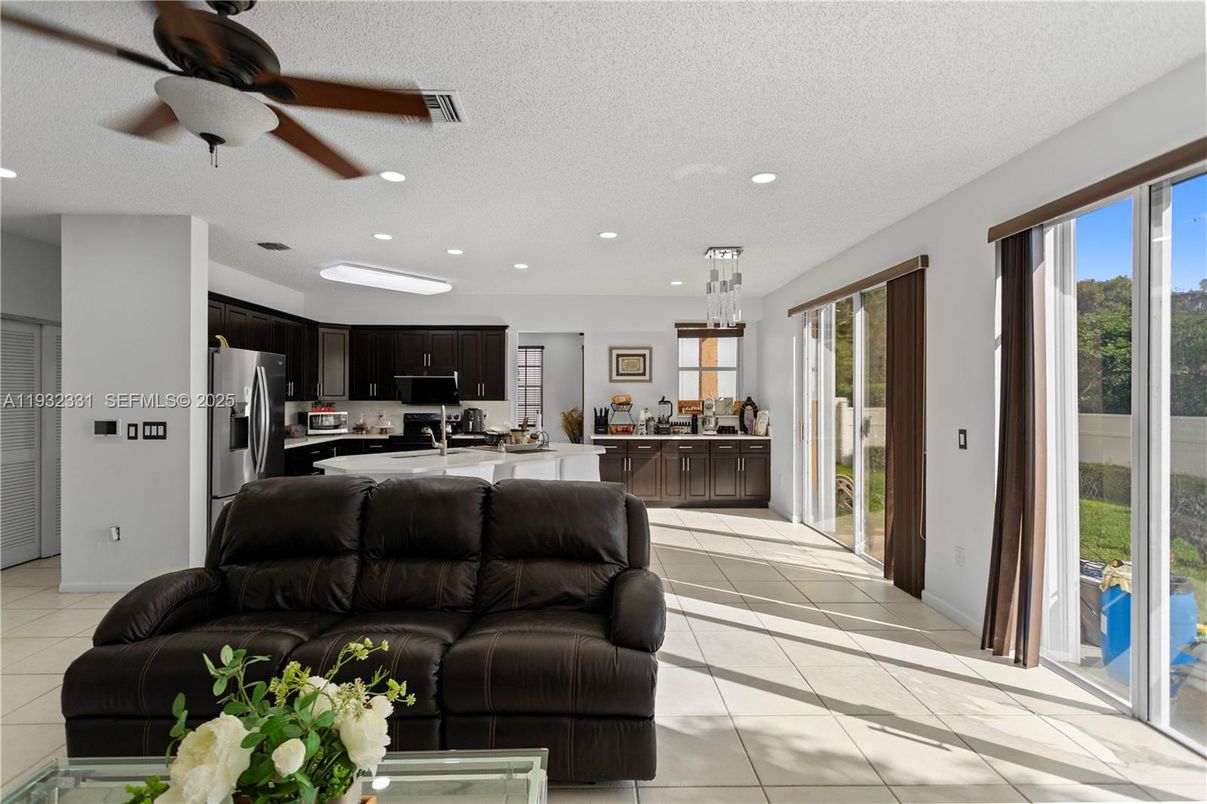 Interior, Kitchen, Living room, Pendant Lights, Recessed Lighting, Stainless Steel Appliances