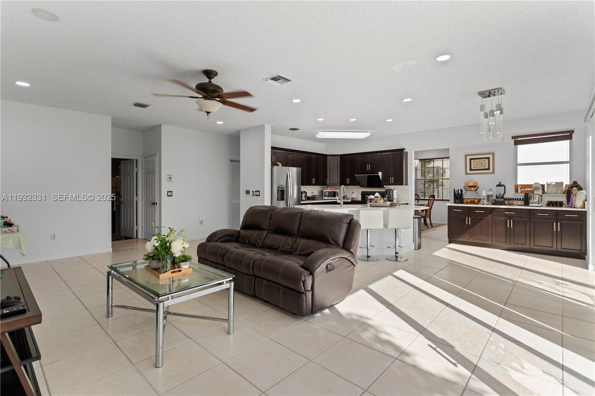 Interior, Kitchen, Living room, Pendant Lights, Recessed Lighting, Stainless Steel Appliances