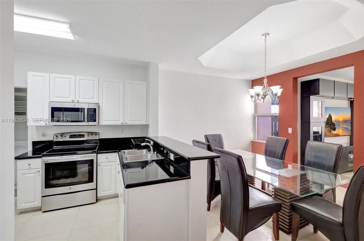 Chandelier, Dining room, Interior, Kitchen, Stainless Steel Appliances