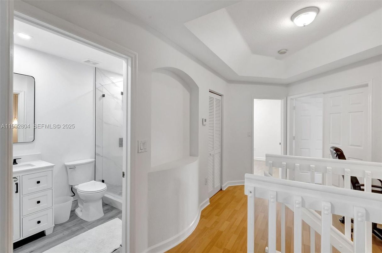 Bathroom, Interior, Recessed Lighting, Wood Texture Flooring