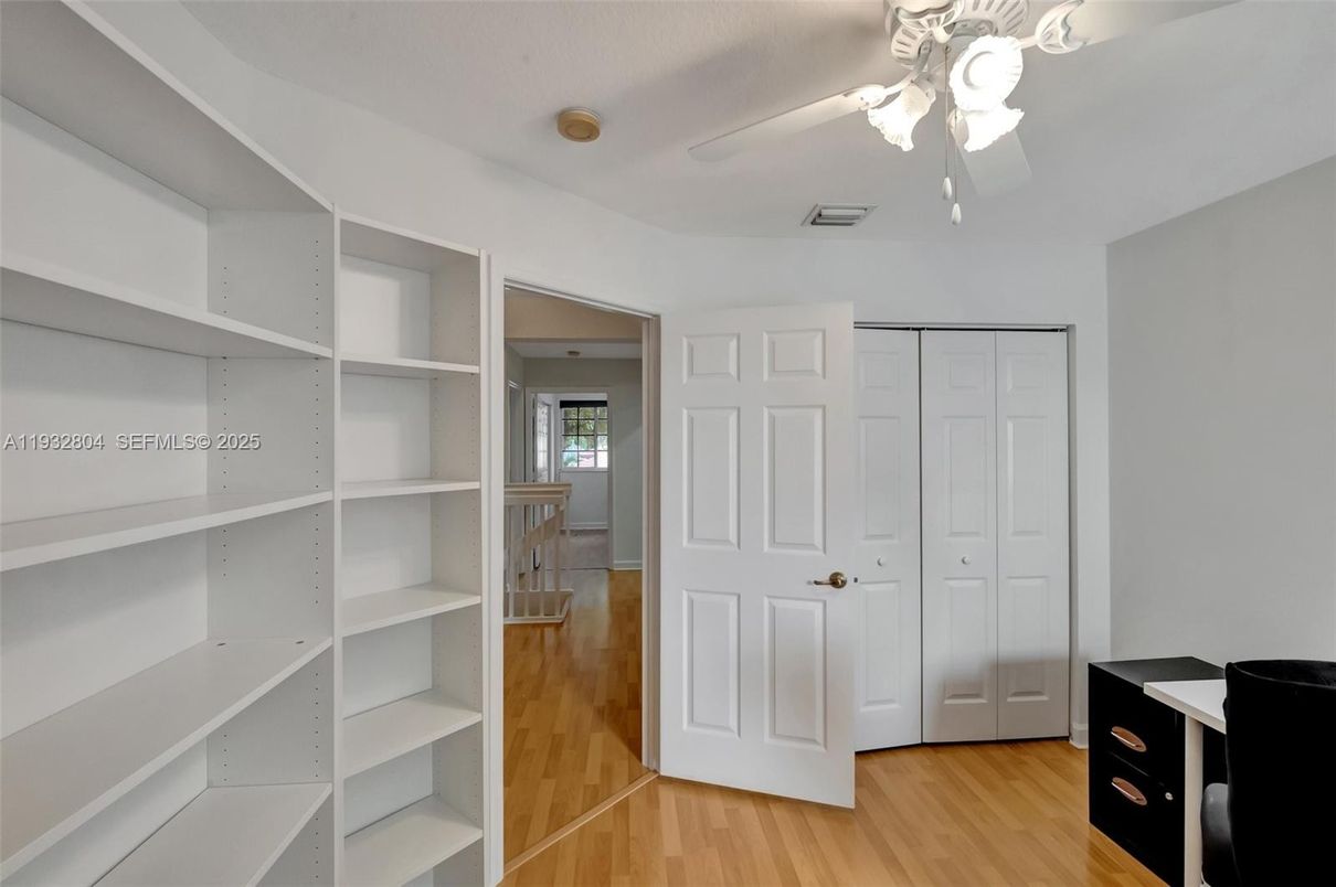 Interior, Walk-in Closets, Wood Texture Flooring