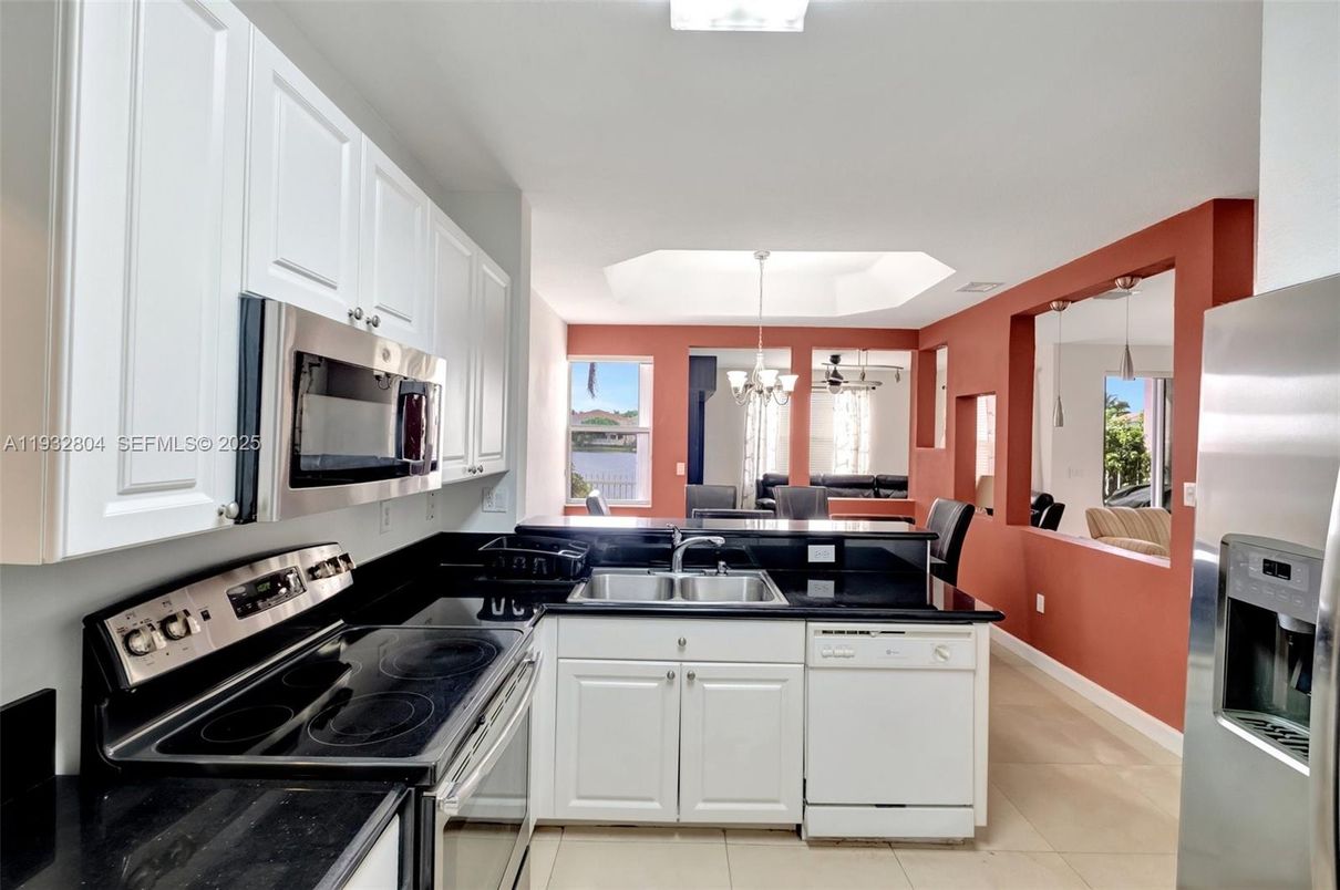 Chandelier, Dining room, Interior, Kitchen, Pendant Lights, Stainless Steel Appliances, Water