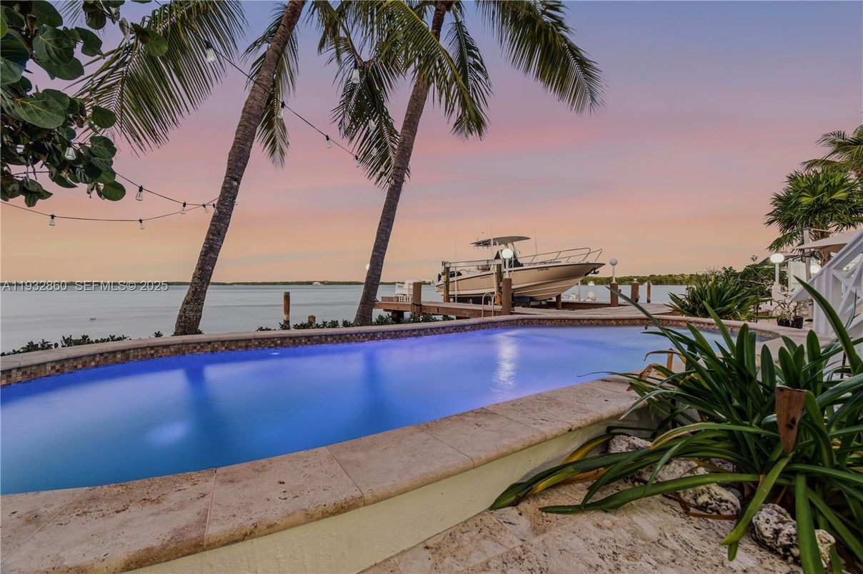 Exterior, Pool, Water