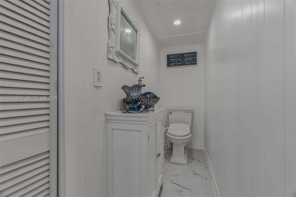 Bathroom, Interior, Marble, Recessed Lighting