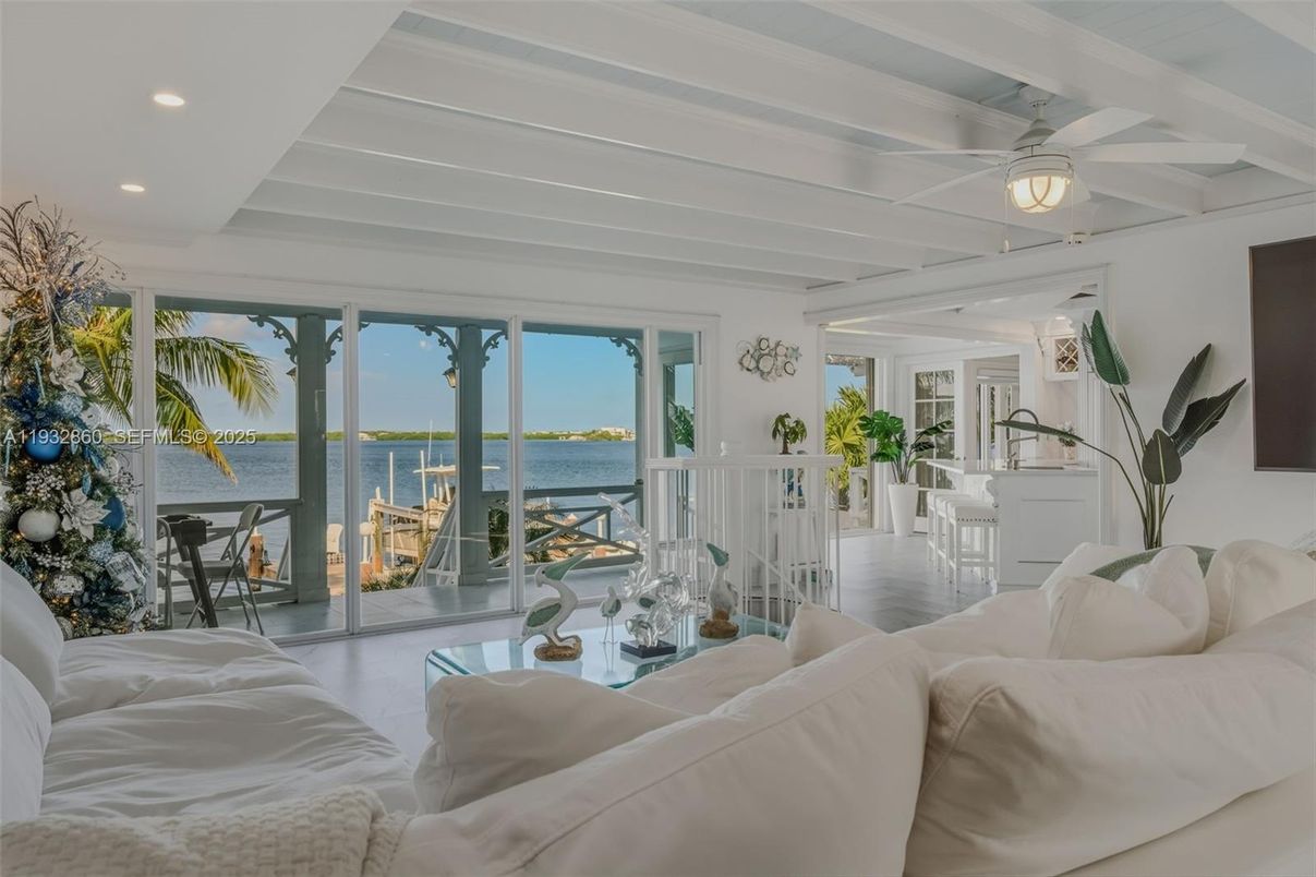 Interior, Living room, Recessed Lighting, Water