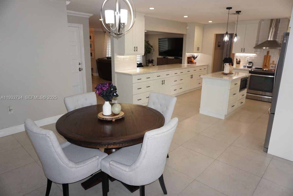 Dining room, Interior, Kitchen, Pendant Lights, Recessed Lighting