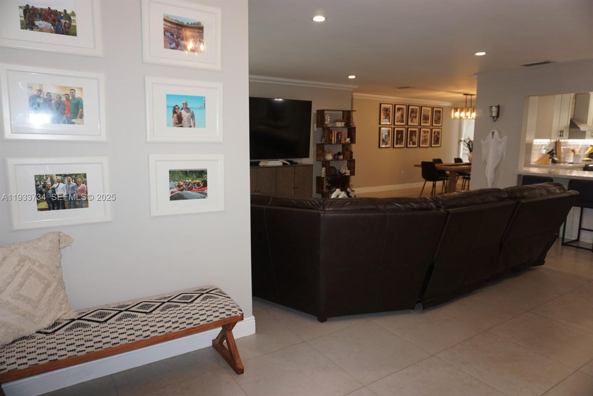 Dining room, Interior, Living room, Pendant Lights, Recessed Lighting