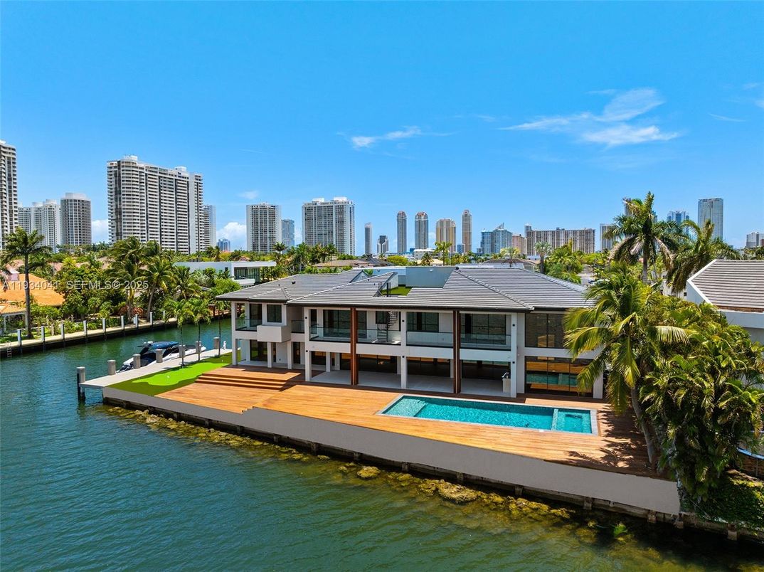 Exterior, Pool, Water