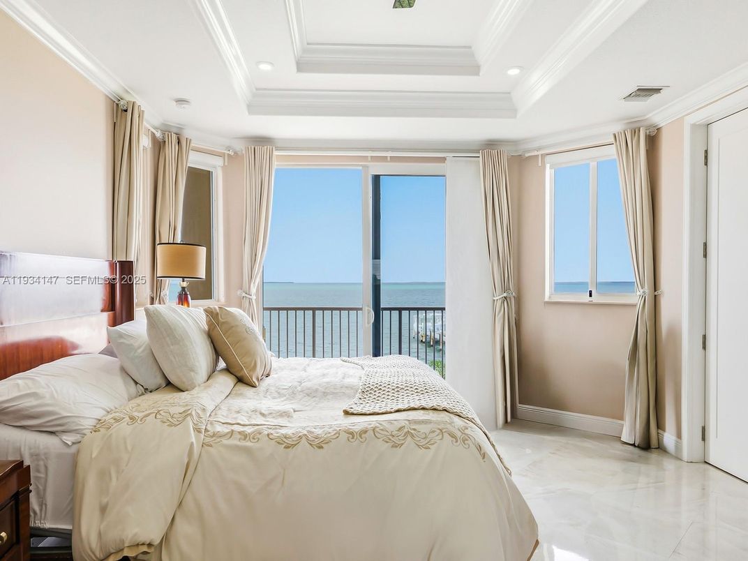 Bedroom, Interior, Recessed Lighting, Water