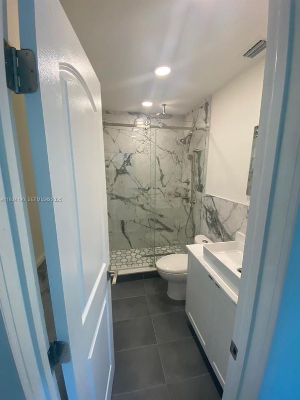 Bathroom, Interior, Marble Walls, Recessed Lighting