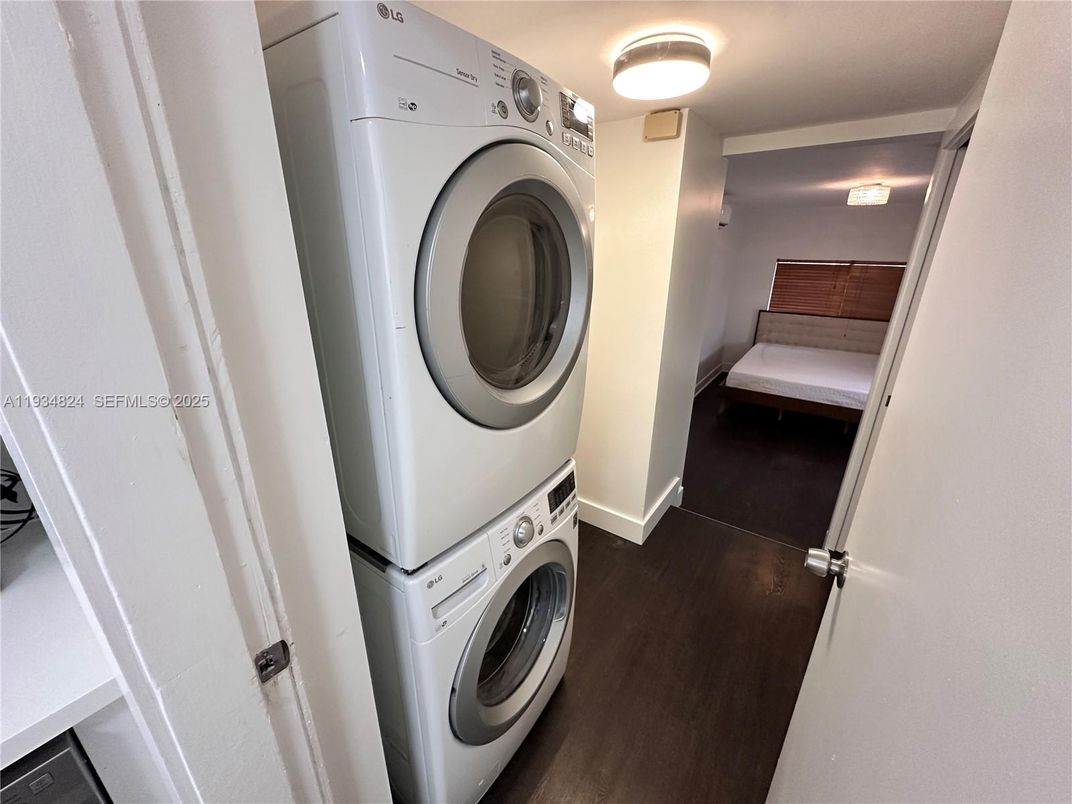 Interior, Utility Closets, Washer, Wood Texture Flooring