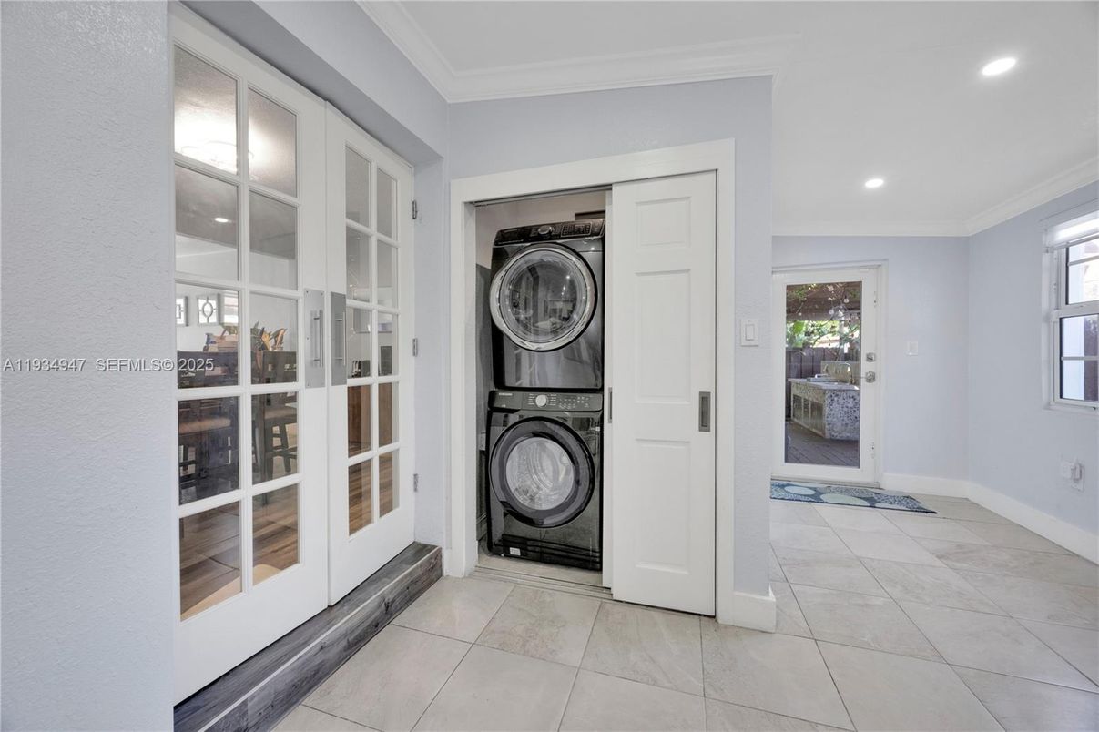 Interior, Recessed Lighting, Utility Closets, Washer