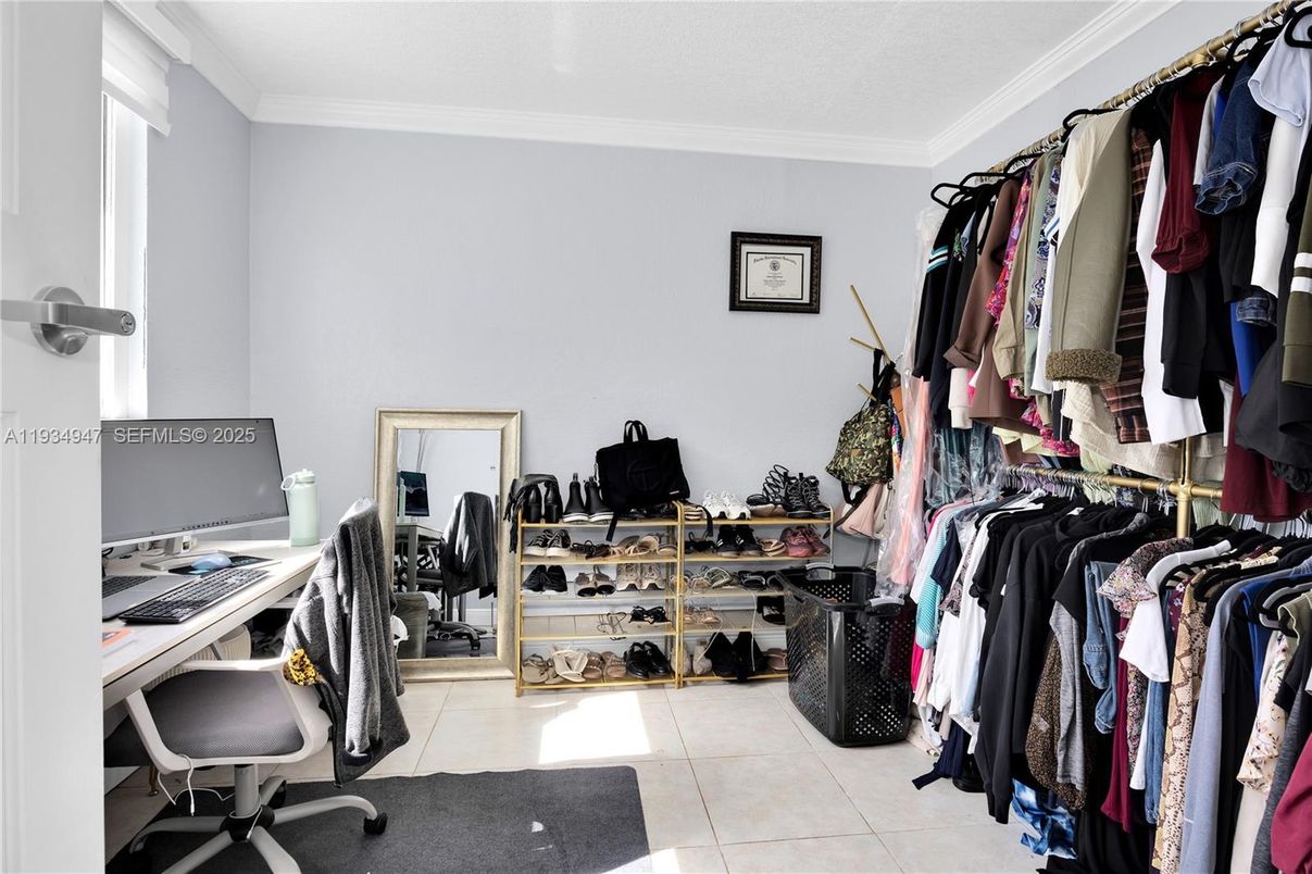 Home Office, Interior, Walk-in Closets
