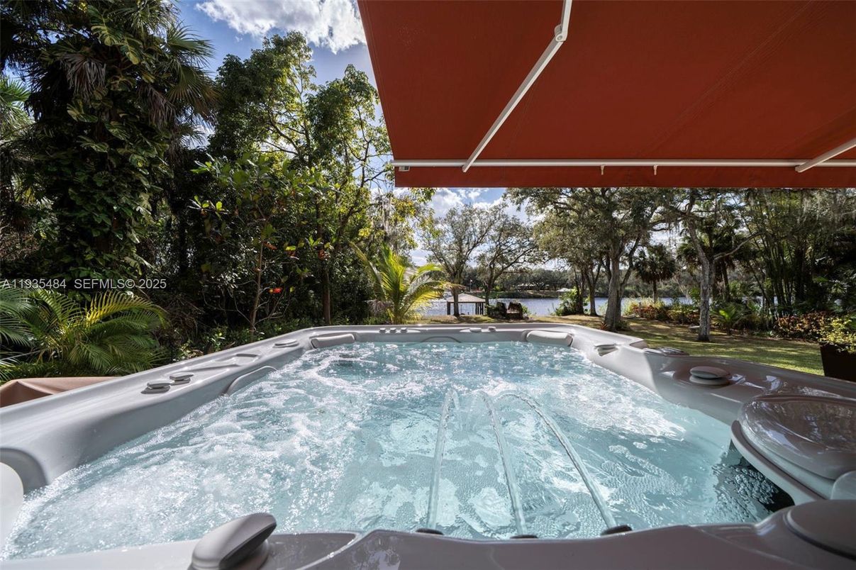 Exterior, Hot Tub, Water