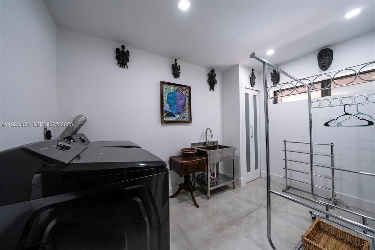 Interior, Recessed Lighting, Washer