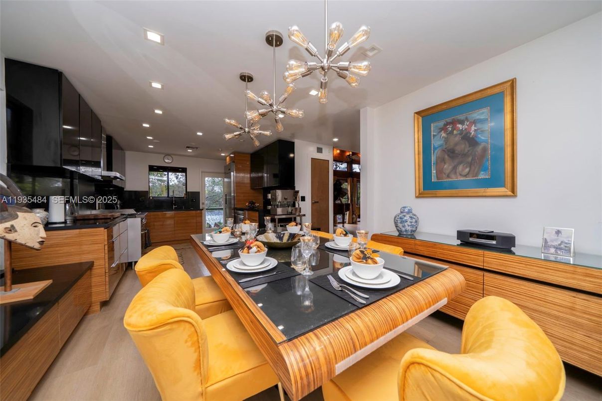 Dining room, Interior, Kitchen, Pendant Lights, Recessed Lighting, Wood Texture Flooring