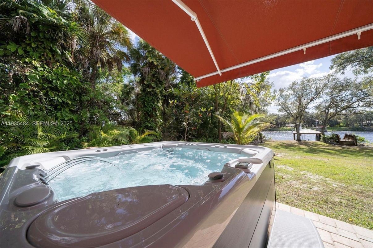 Exterior, Hot Tub, Water