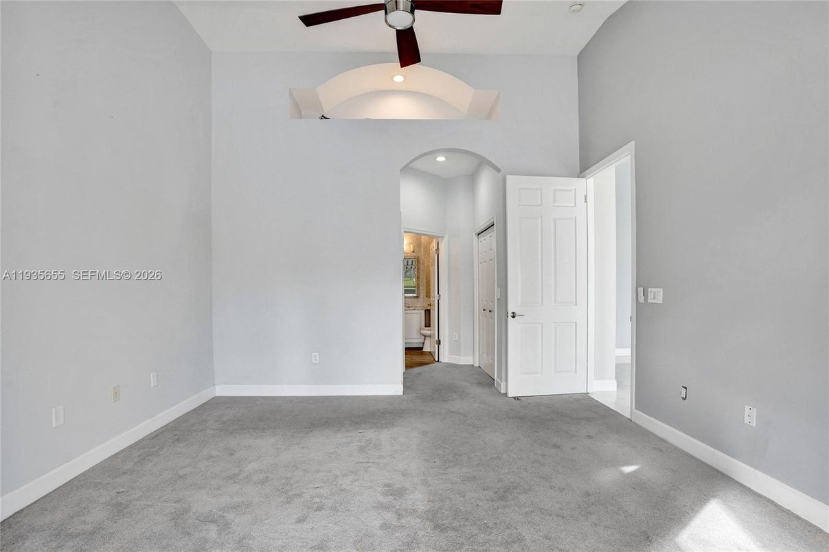 Empty room, Interior, Recessed Lighting
