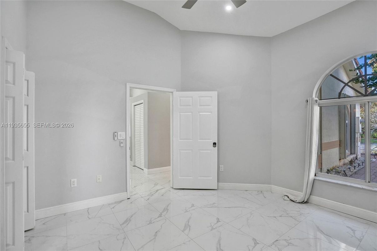 Empty room, Interior, Marble, Recessed Lighting