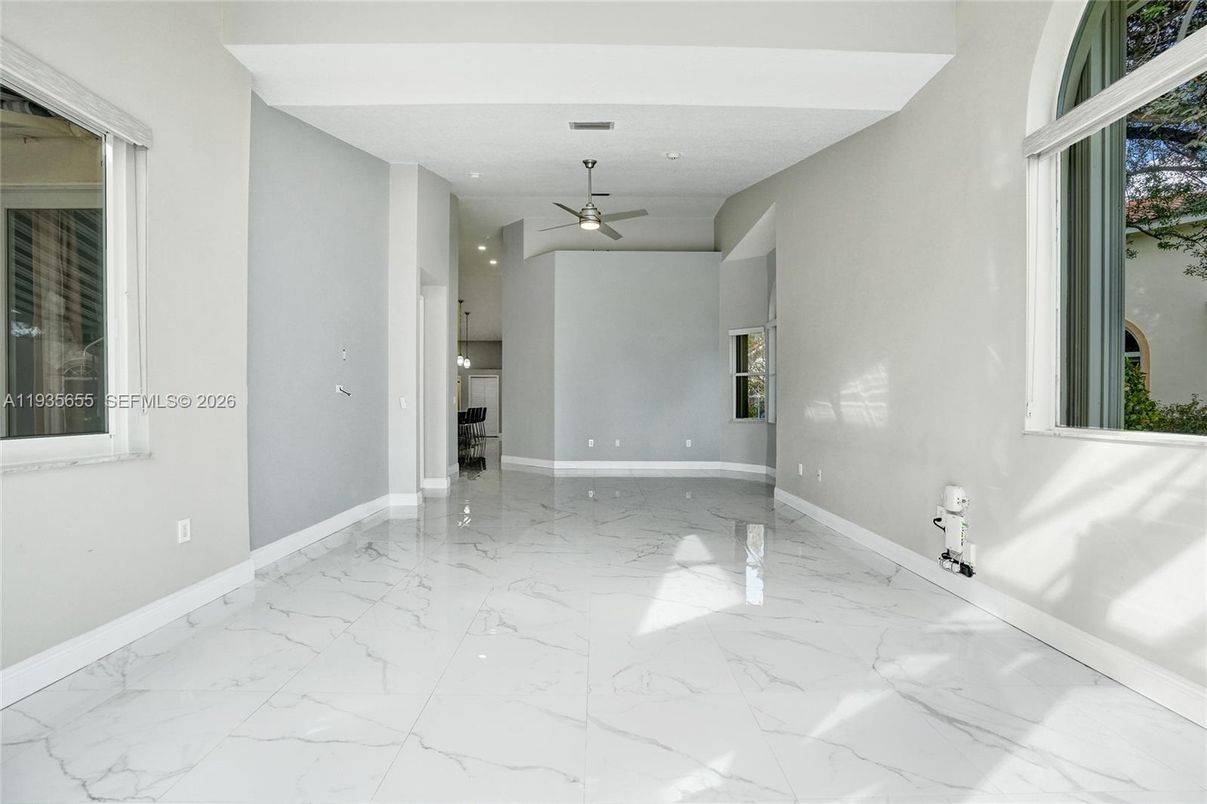 Empty room, Interior, Marble, Recessed Lighting