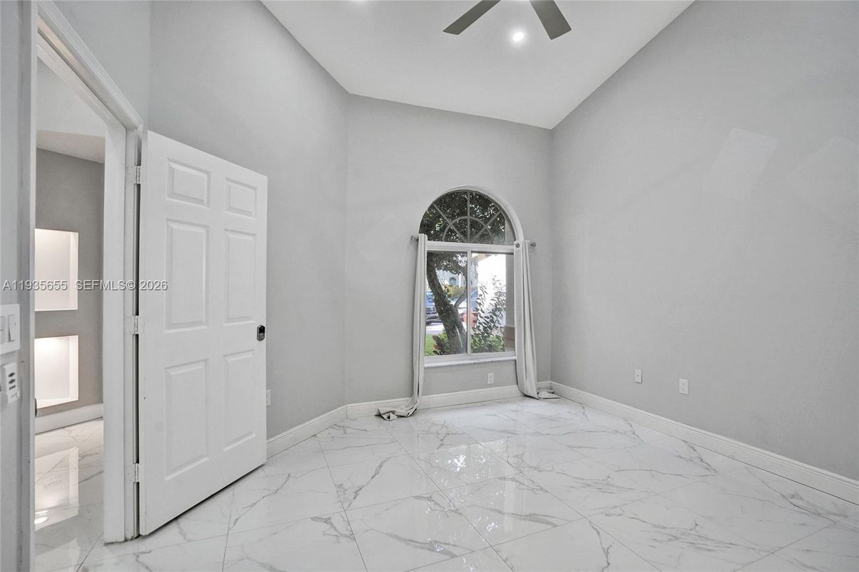 Empty room, Interior, Marble, Recessed Lighting