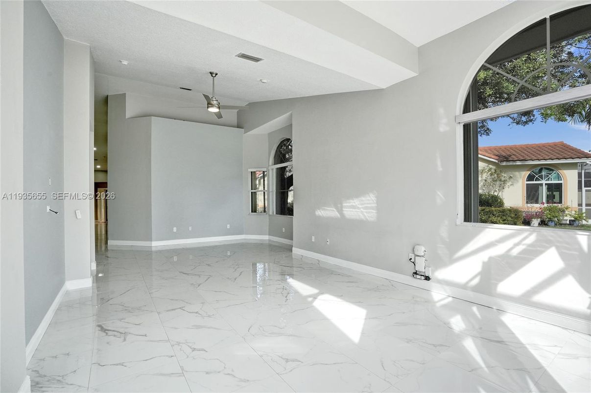 Empty room, Interior, Marble, Recessed Lighting