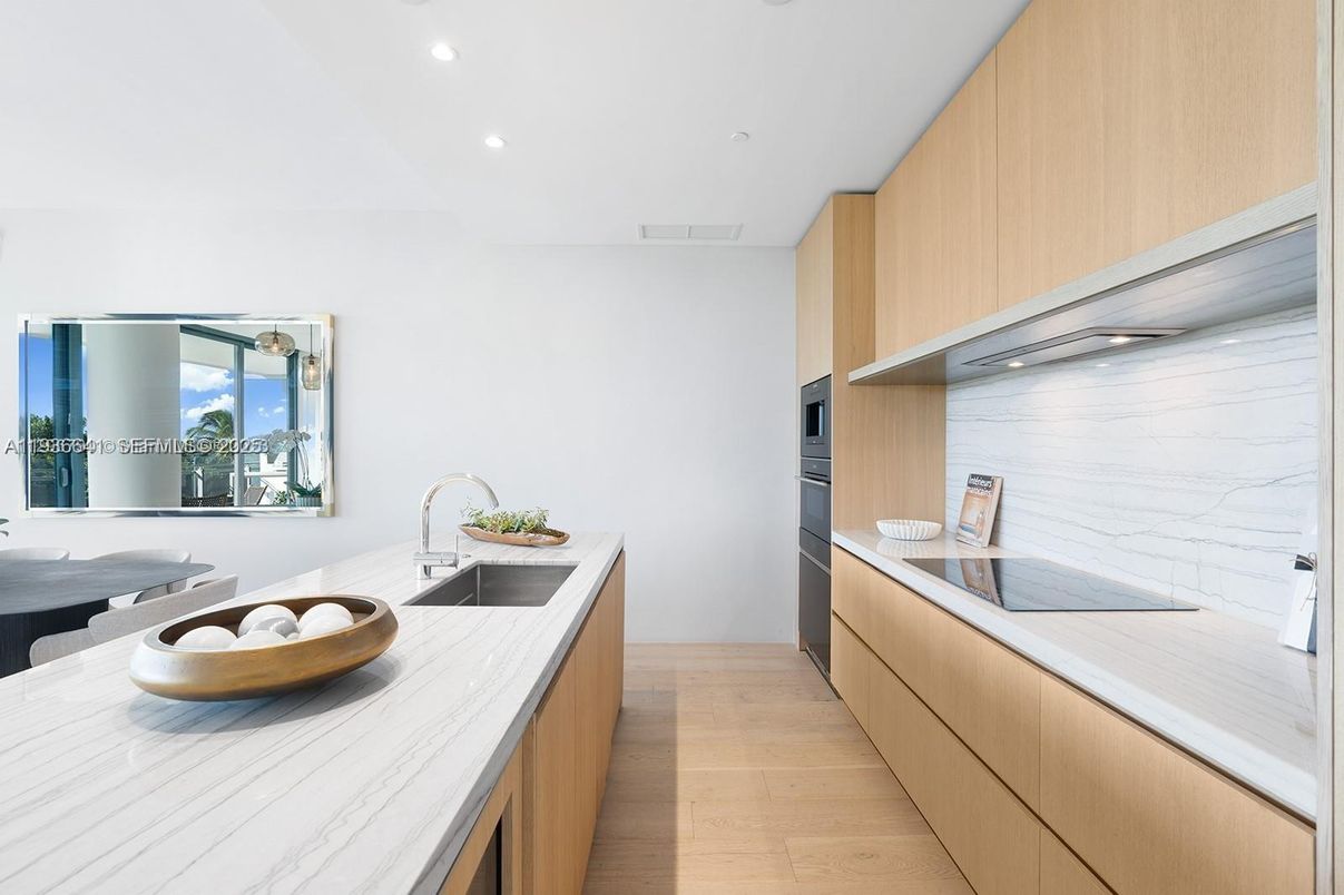 Interior, Kitchen, Recessed Lighting, Water, Wood Texture Flooring