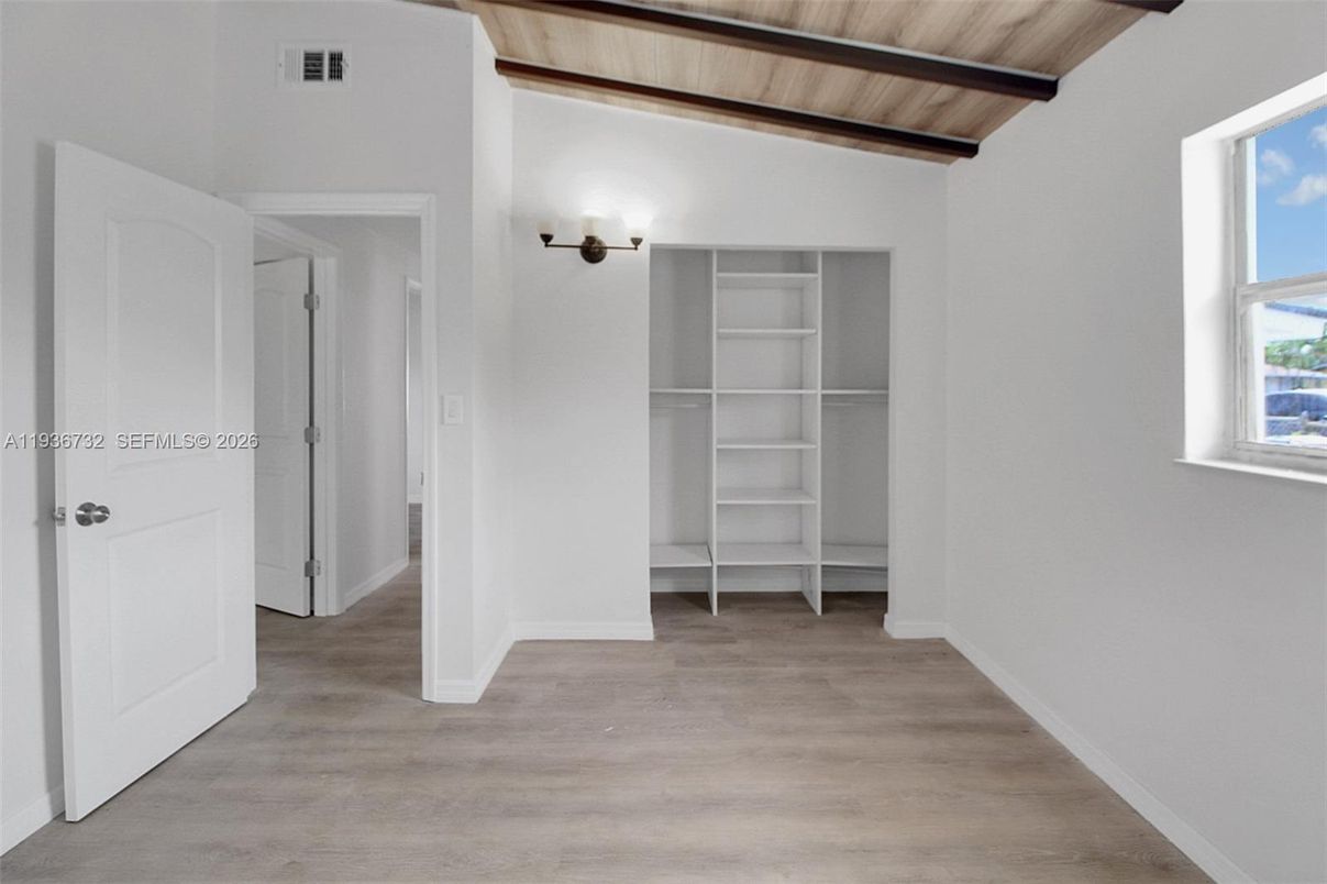 Empty room, Interior, Wooden Beams, Wooden Ceilings, Wood Texture Flooring