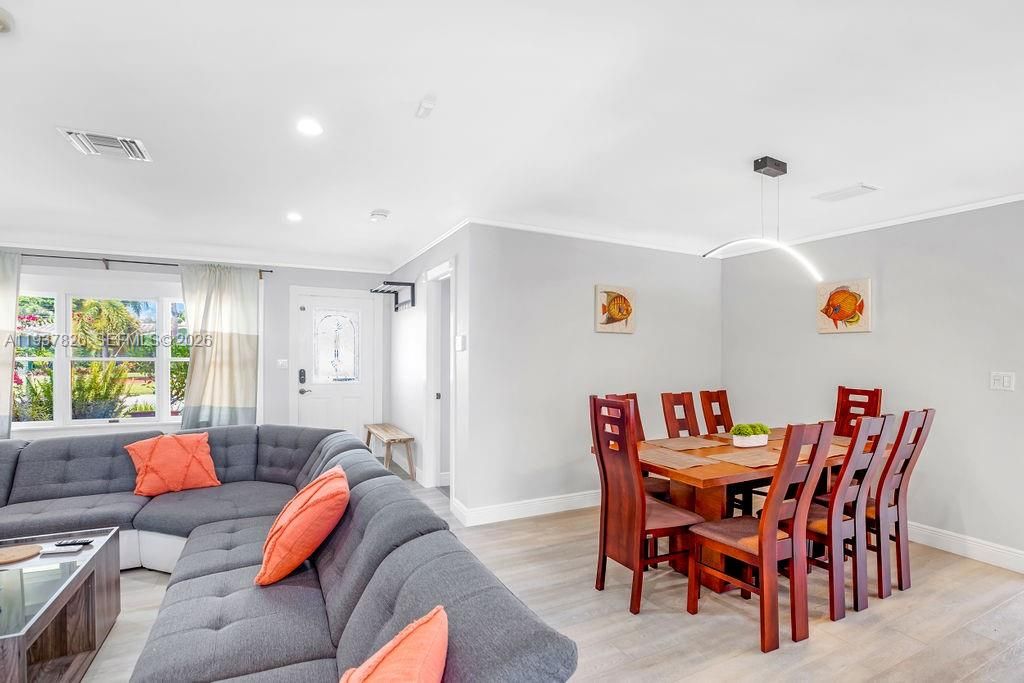 Dining room, Interior, Living room, Pendant Lights, Recessed Lighting, Wood Texture Flooring