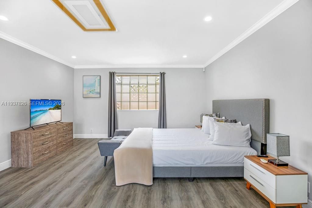 Bedroom, Interior, Recessed Lighting, Wood Texture Flooring