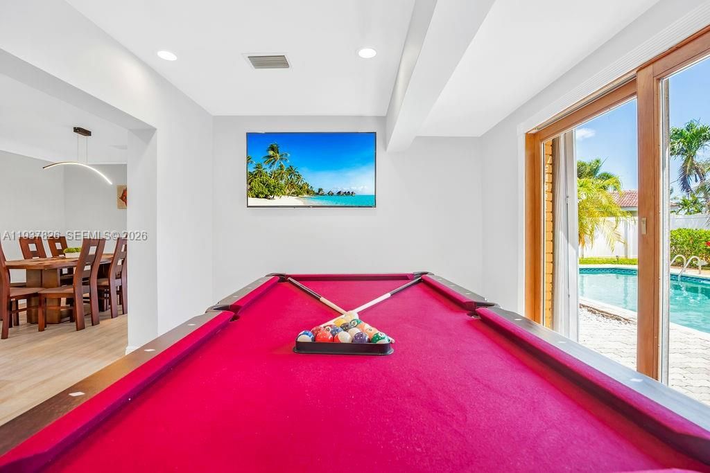 Billiard Table, Game Room, Interior, Recessed Lighting