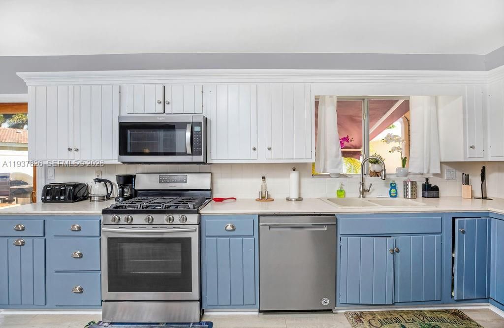 Interior, Kitchen, Stainless Steel Appliances