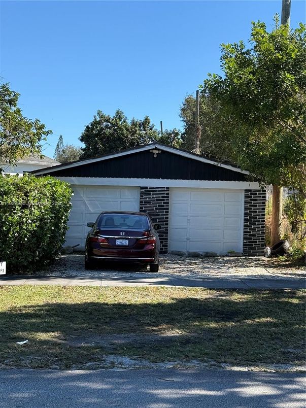 Detached Garage, Exterior