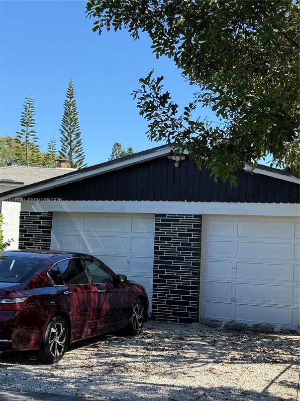 Detached Garage, Exterior