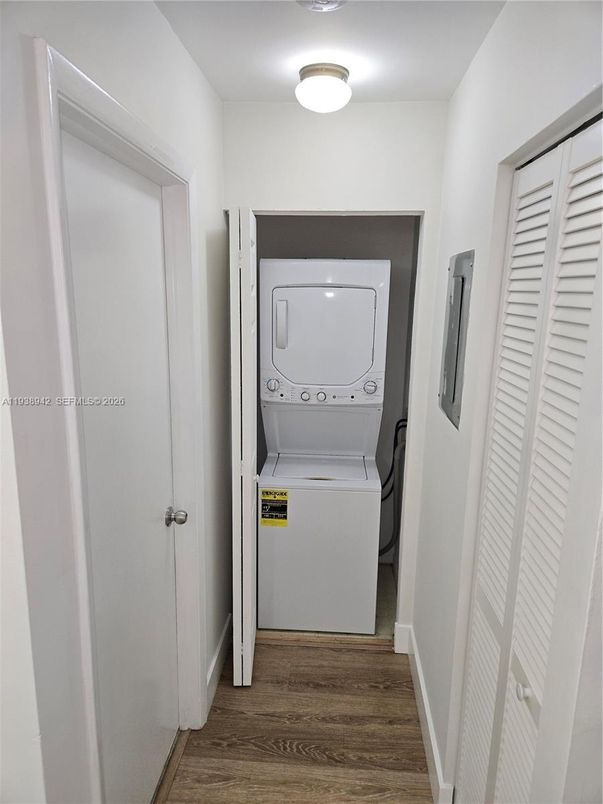 Interior, Utility Closets, Washer, Wood Texture Flooring