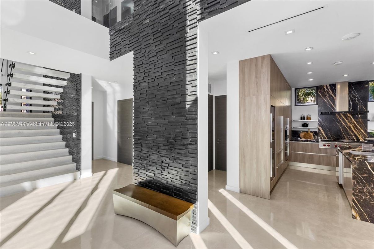 Fireplace, Interior, Kitchen, Recessed Lighting