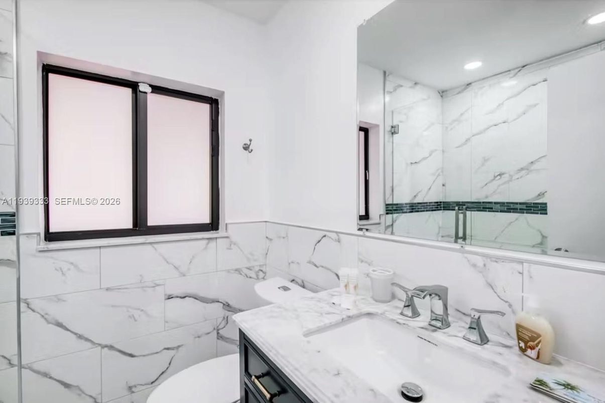 Bathroom, Interior, Marble Walls, Recessed Lighting