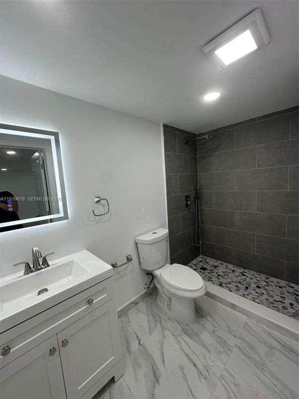 Bathroom, Interior, Marble, Recessed Lighting