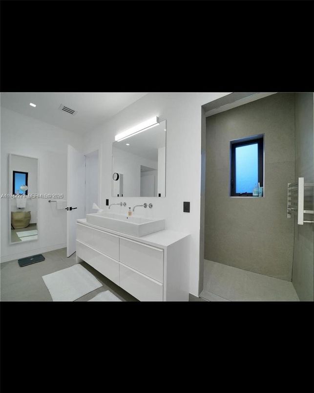 Bathroom, Interior, Recessed Lighting