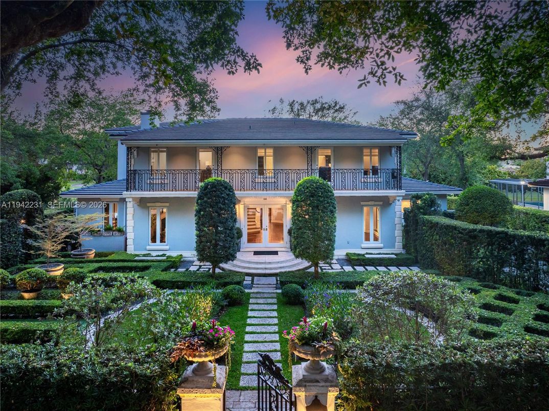 Backyard, Exterior, Facade, Georgian