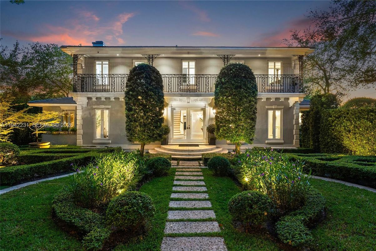 Backyard, Exterior, Facade, French Provincial