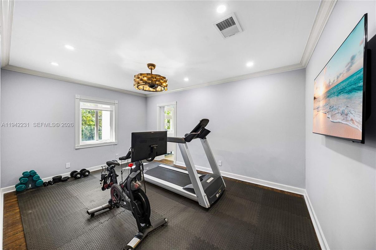 Fitness Equipment, Interior, Recessed Lighting, Wood Texture Flooring