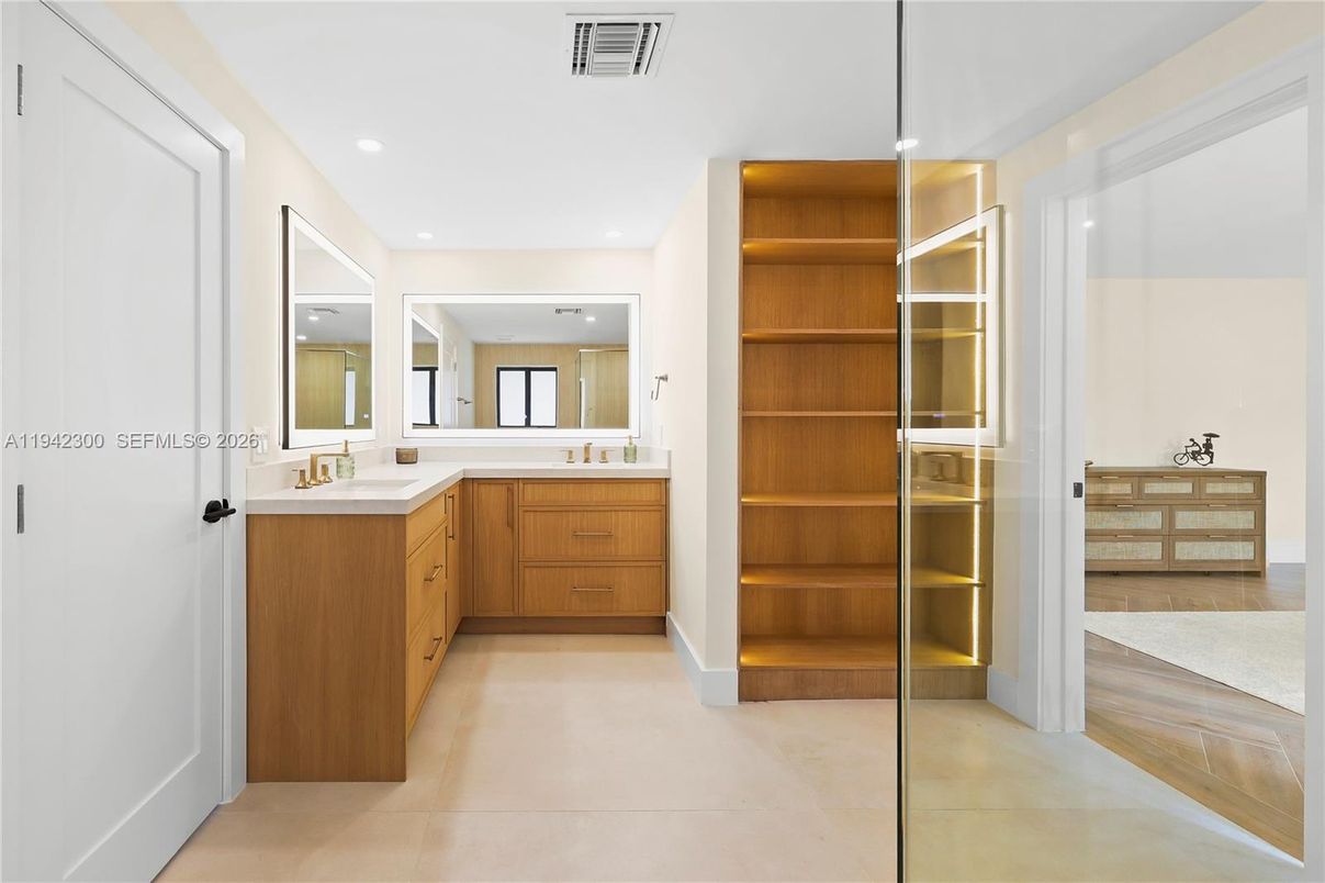 Bathroom, Interior, Recessed Lighting