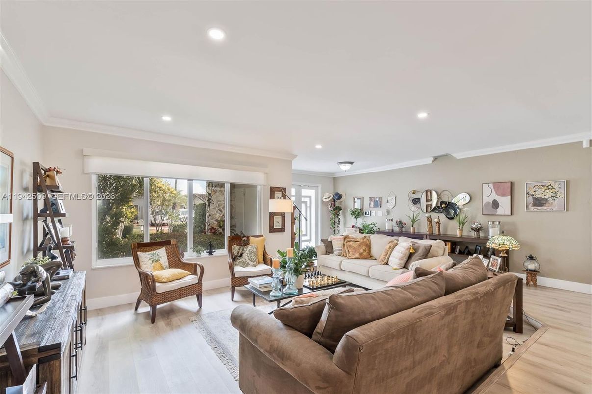 Dining room, Interior, Living room, Recessed Lighting, Wood Texture Flooring