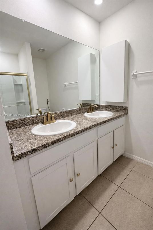 Bathroom, Dual Sink Vanities, Interior, Recessed Lighting