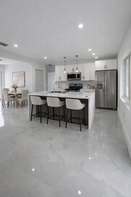 Dining room, Interior, Kitchen, Pendant Lights, Recessed Lighting, Stainless Steel Appliances
