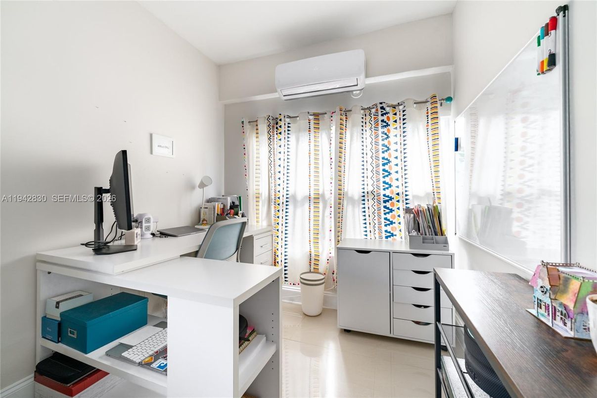 Home Office, Interior