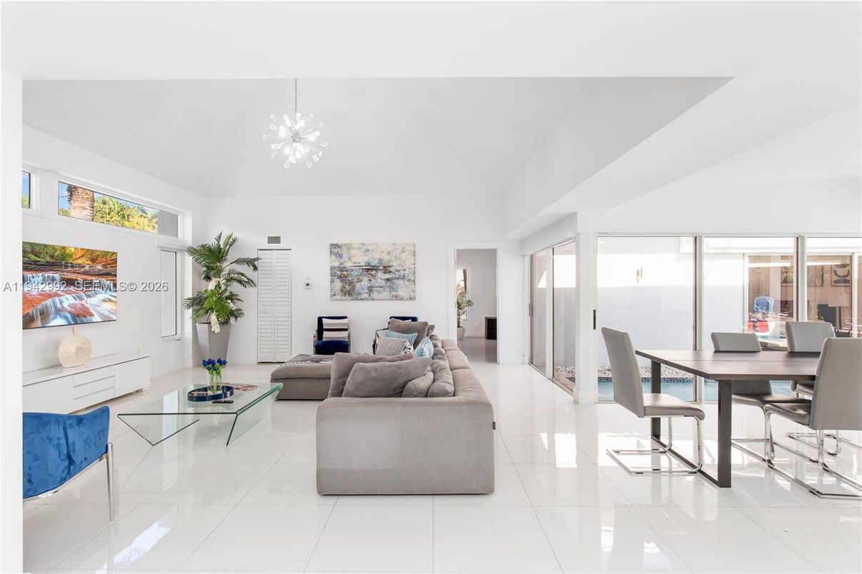 Dining room, Interior, Living room, Pendant Lights