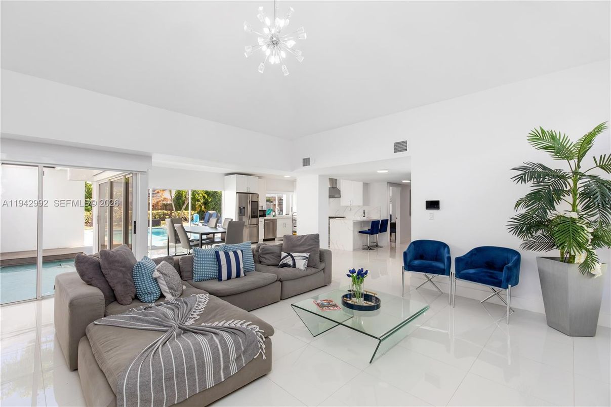 Dining room, Interior, Kitchen, Living room, Pendant Lights, Recessed Lighting, Stainless Steel Appliances